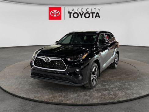 Used 2026 Toyota Highlander XLE AWD/4WD image 1