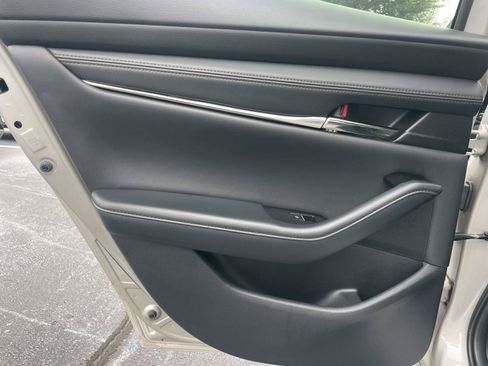 Used 2023 MAZDA MAZDA3 s FWD image 11