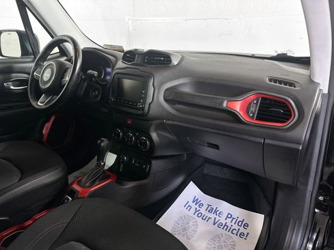 Used 2017 Jeep Renegade Trailhawk AWD/4WD image 26