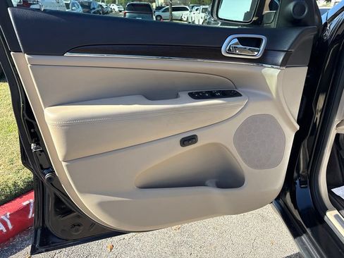 Used 2018 Jeep Grand Cherokee Limited RWD image 11