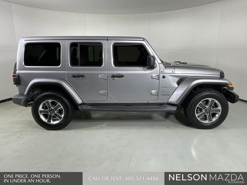Used 2019 Jeep Wrangler Unlimited Sahara image 8