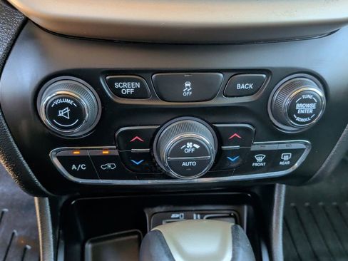 Used 2015 Jeep Cherokee Limited FWD image 27