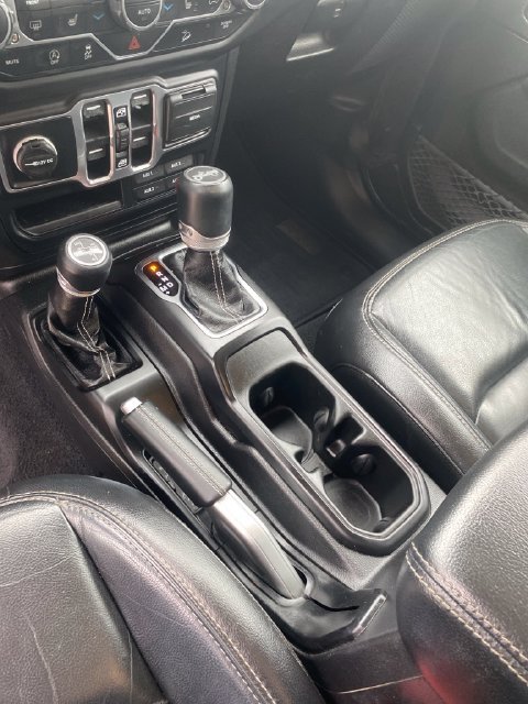 Used 2019 Jeep Wrangler Unlimited Sahara w/ Uconnect 4C Nav & Sound Group AWD/4WD image 31