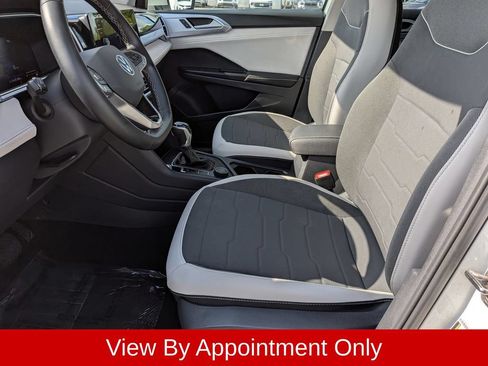 Used 2025 Volkswagen Taos SE AWD/4WD image 23