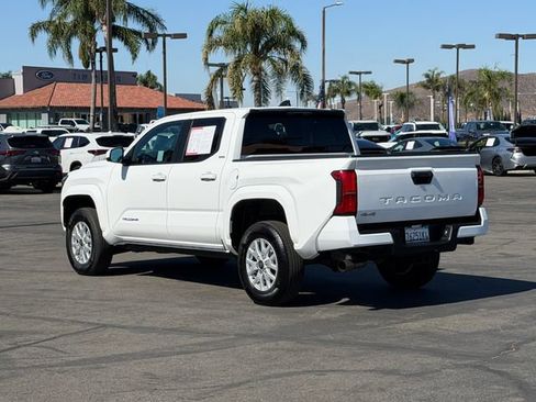 Used 2026 Toyota Tacoma SR5 AWD/4WD image 8