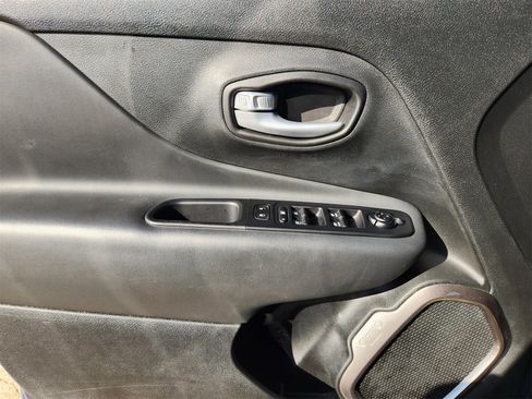 Certified 2023 Jeep Renegade Latitude image 23