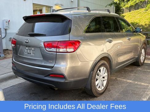 Used 2017 Kia Sorento AWD w/ LX Convenience Package image 6