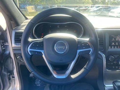 Used 2021 Jeep Grand Cherokee Laredo image 15