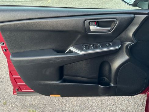 Used 2015 Toyota Camry LE image 32