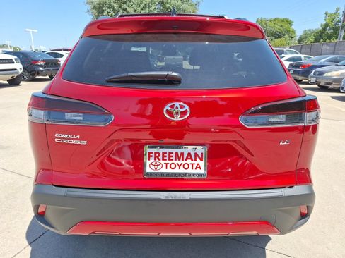 Used 2026 Toyota Corolla Cross LE FWD image 5