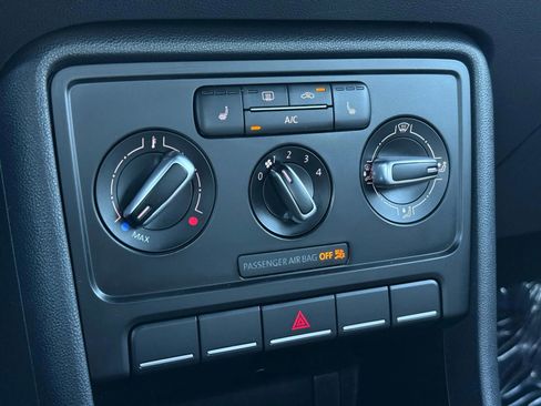 Used 2015 Volkswagen Beetle 1.8T Classic image 31