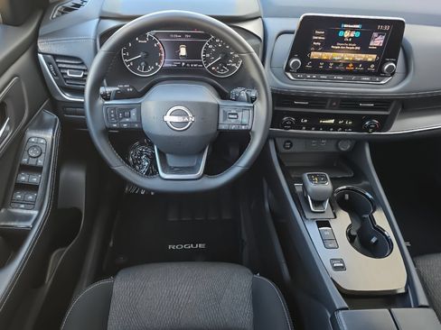 Used 2025 Nissan Rogue SV FWD image 10
