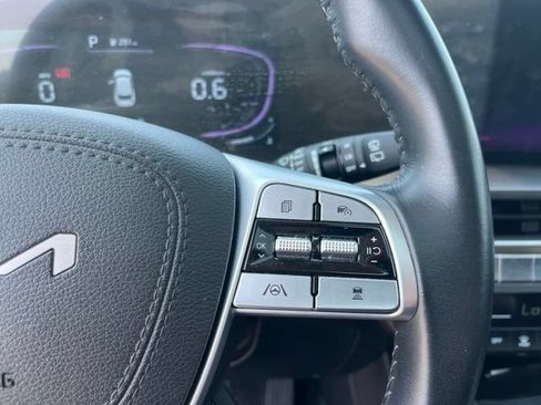 Used 2025 Kia Telluride S FWD image 16