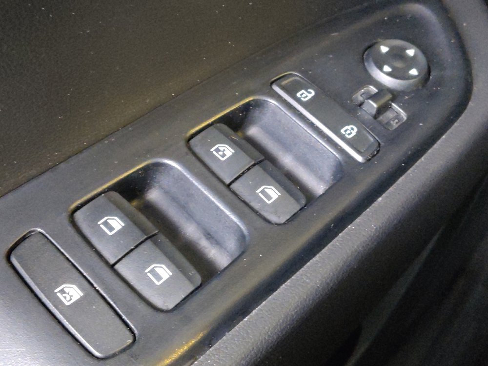 Used 2025 Hyundai Venue SEL FWD image 27