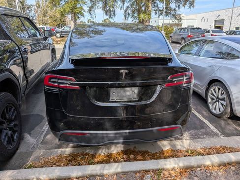 Used 2022 Tesla Model X image 3