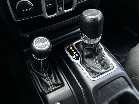 Used 2021 Jeep Wrangler Unlimited Sahara AWD/4WD image 21
