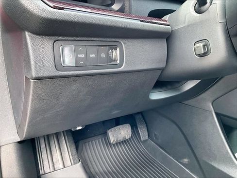 New 2026 Chevrolet Traverse RS w/ LPO, Floor Liner Package AWD/4WD image 32