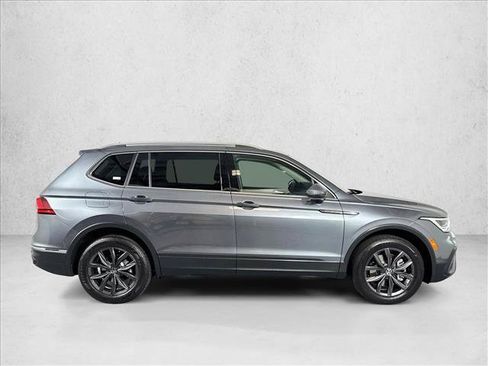 Used 2023 Volkswagen Tiguan SE FWD image 4