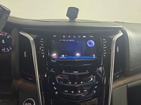 Used 2019 Cadillac Escalade ESV Luxury image 8