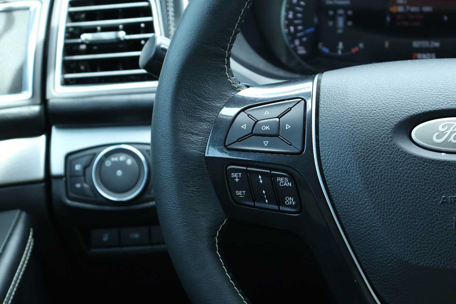 Used 2019 Ford Explorer Platinum AWD/4WD image 22