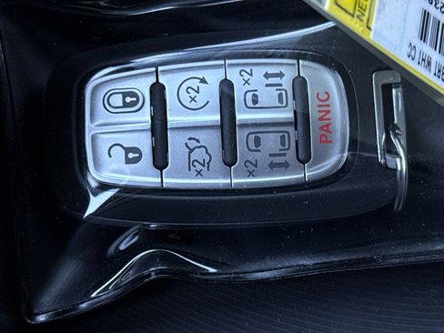 New 2026 Chrysler Pacifica Select image 36