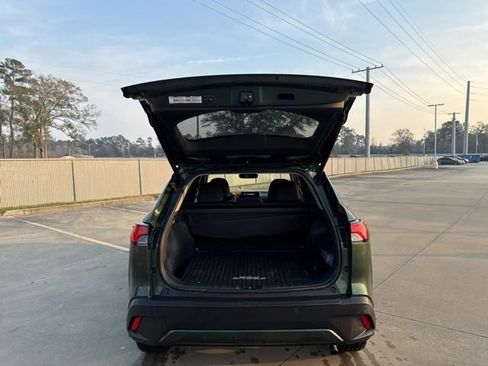 Used 2023 Toyota Corolla Cross XLE image 11