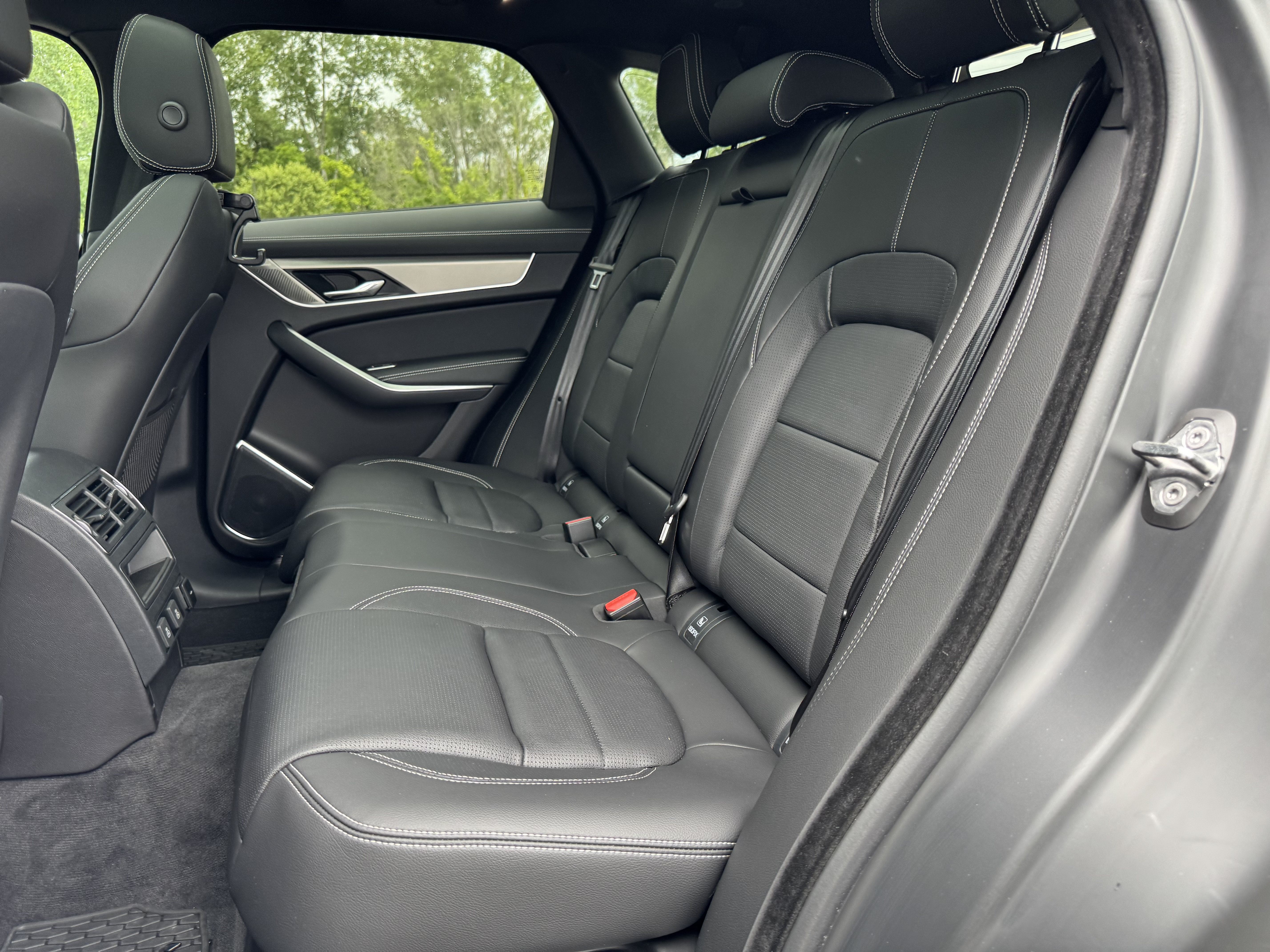 Used 2025 Jaguar F-PACE R-Dynamic S AWD/4WD image 27