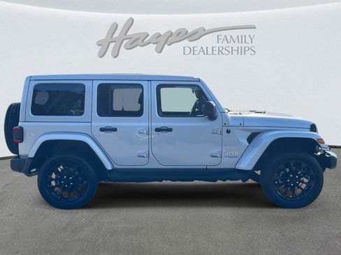 Used 2022 Jeep Wrangler Unlimited Sahara w/ Cold Weather Group image 31