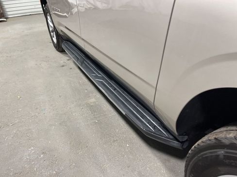 Used 2023 Chevrolet Suburban LT image 18