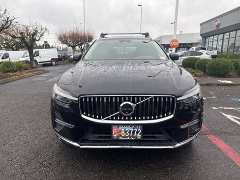 Used 2023 Volvo XC60 B5 Plus w/ Climate Package image 2