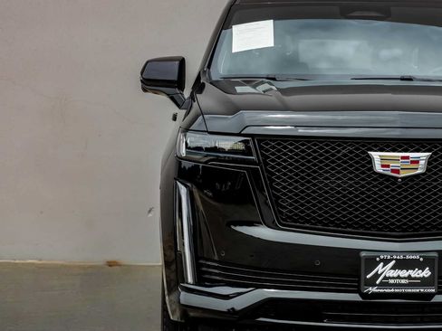 Used 2021 Cadillac Escalade Sport Platinum w/ Heavy-Duty Trailer Package AWD/4WD image 45