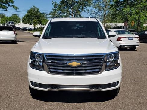 Used 2020 Chevrolet Suburban LT w/ Luxury Package AWD/4WD image 2