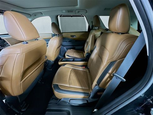 Used 2022 Nissan Pathfinder Platinum w/ Cargo Package image 15