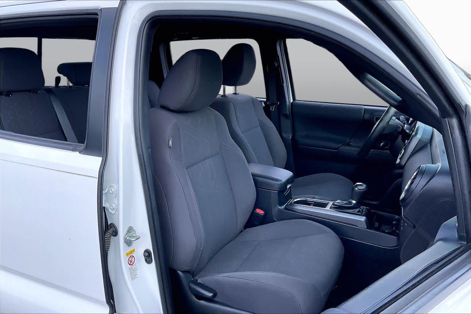 Used 2018 Toyota Tacoma TRD Sport w/ Technology Package RWD image 9