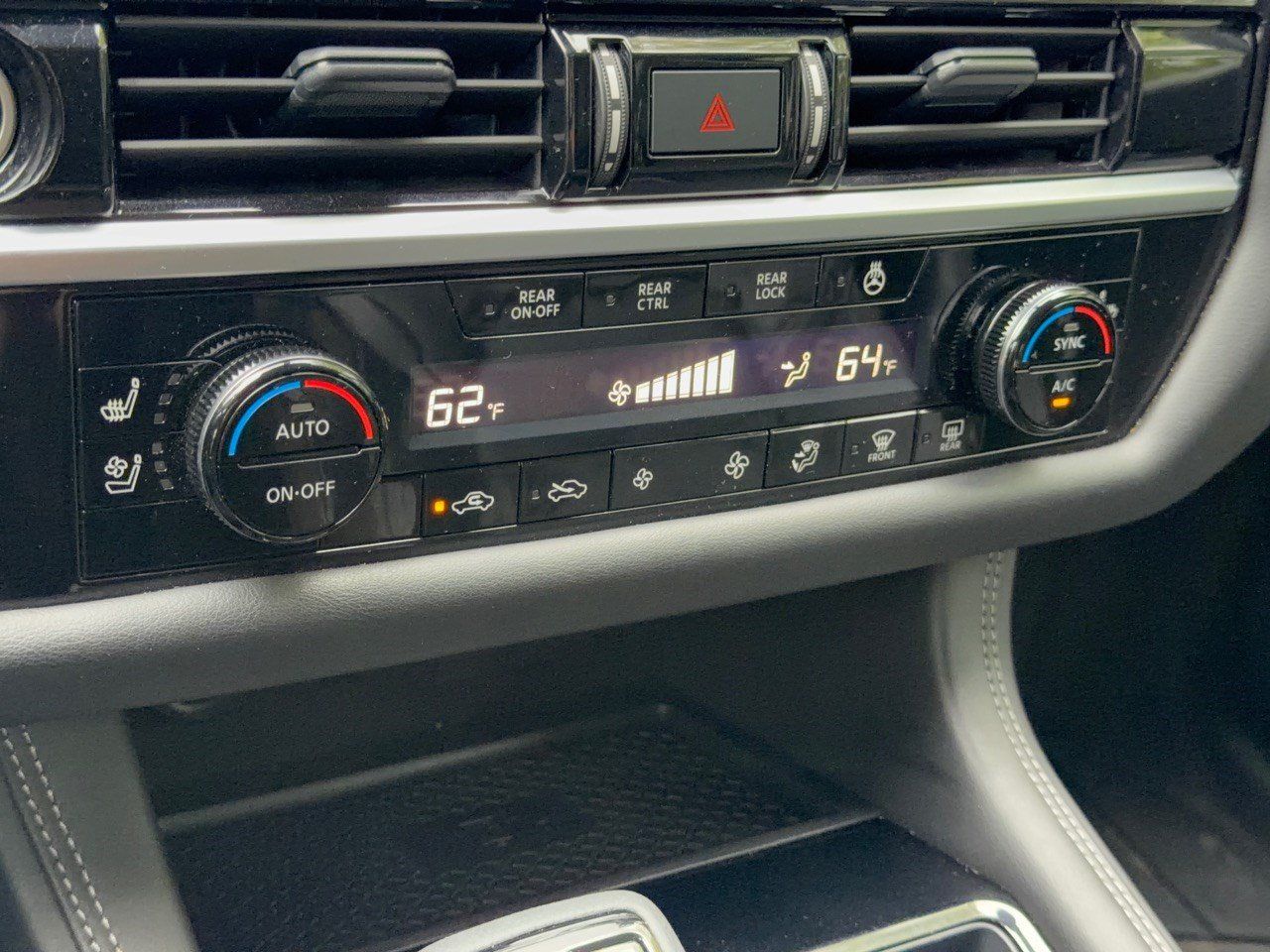 Used 2024 Nissan Pathfinder Platinum FWD image 22