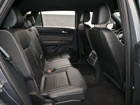 Used 2022 Volkswagen Atlas Cross Sport SE w/ Black Wheel Package image 42