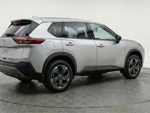 Used 2025 Nissan Rogue SV image 9