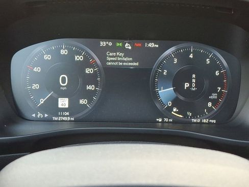 Used 2021 Volvo XC40 T5 Momentum w/ Premium Package image 13