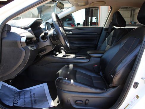 Used 2020 Nissan Altima 2.5 SR FWD image 16