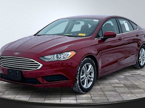 Used 2018 Ford Fusion SE image 2