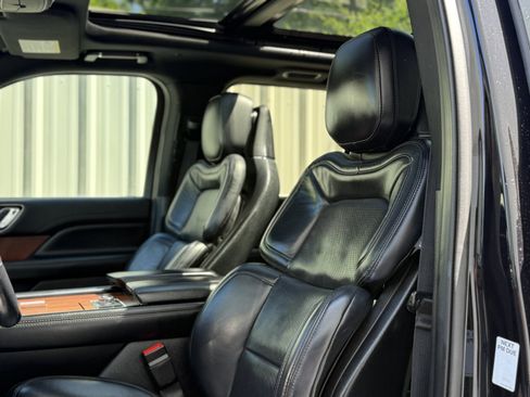 Used 2020 Lincoln Navigator L Reserve RWD image 17
