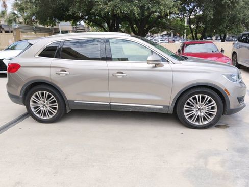 Used 2018 Lincoln MKX Reserve w/ Lincoln MKX Climate Package FWD image 4