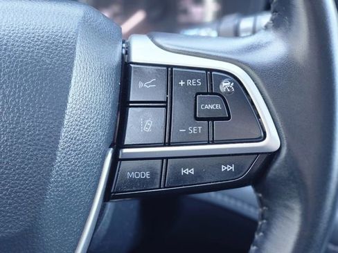 Used 2024 Toyota Highlander LE image 18