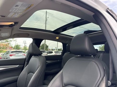 Used 2023 INFINITI QX50 Luxe AWD/4WD image 2