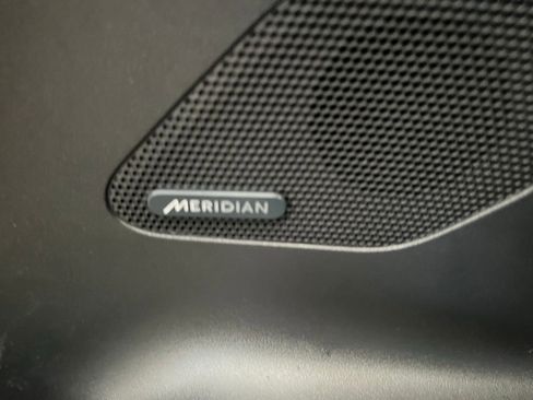 Used 2020 Jaguar F-PACE Premium image 32