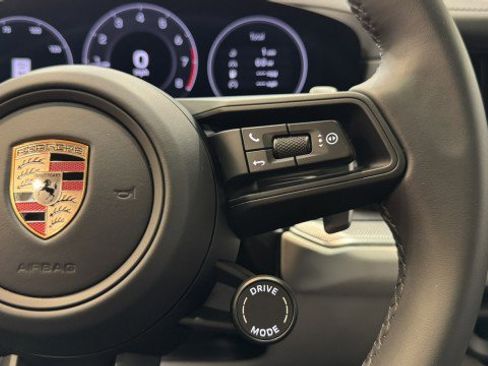 Used 2026 Porsche Cayenne image 22