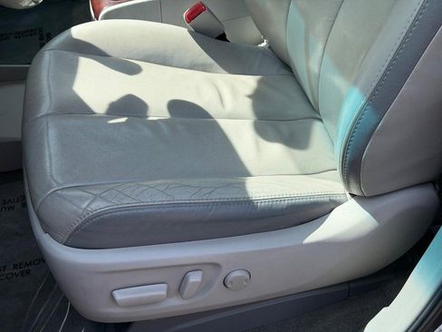 Used 2011 Toyota Sienna Limited w/ Premium Pkg FWD image 24