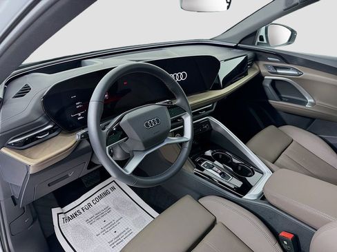 Used 2025 Audi Q5 Premium Plus w/ Premium Plus AWD/4WD image 9