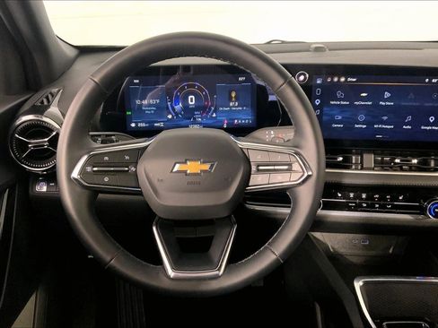 Used 2026 Chevrolet Equinox LT AWD/4WD image 6