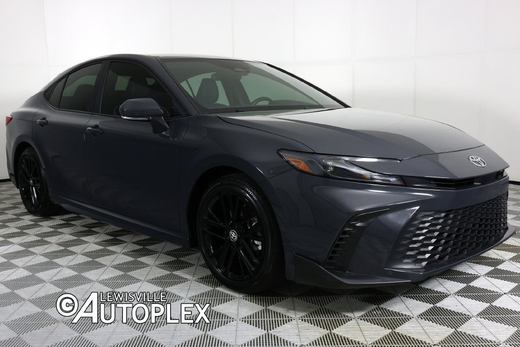 Used 2025 Toyota Camry SE FWD image 3